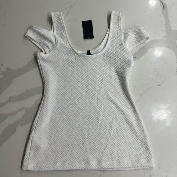 Guess Top with tags - Picture 3 of 3